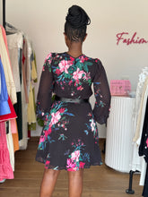 Load image into Gallery viewer, Black and pink mini longsleeves belted dress
