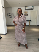 Load image into Gallery viewer, Brown and white checkered midi short sleeves belted dress
