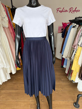 Load image into Gallery viewer, Navy blue midi pleated skirt
