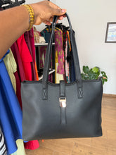 Load image into Gallery viewer, Black shoulder tote bag
