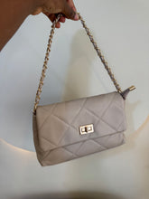 Load image into Gallery viewer, Midi quilted bag
