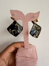Load image into Gallery viewer, Gold marble earrings
