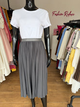 Load image into Gallery viewer, Grey pleated midi flair skirt
