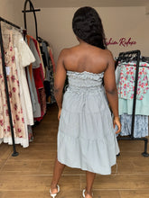 Load image into Gallery viewer, Black sleevess midi dress
