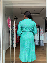 Load image into Gallery viewer, Green longsleeves midi pleated belted dress
