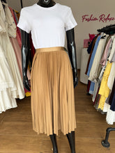 Load image into Gallery viewer, Brown midi pleated skirt
