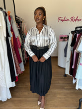 Load image into Gallery viewer, Black midi pleated belted skirt
