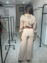 Load image into Gallery viewer, Light brown belted trousers
