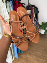 Load image into Gallery viewer, Brown heeled sandals
