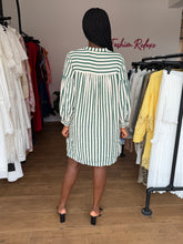 Load image into Gallery viewer, Green and cream longsleeves mini shift dress
