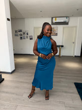 Load image into Gallery viewer, Blue highneck midi satin one arm dress
