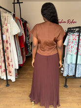Load image into Gallery viewer, Brown chiffon maxi skirt
