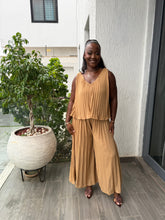 Load image into Gallery viewer, Brown pleated trousers two piece
