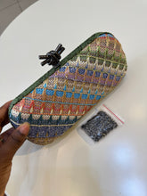 Load image into Gallery viewer, Green pattern woven clutch

