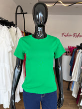 Load image into Gallery viewer, Green stretchy tshirt
