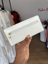 Load image into Gallery viewer, White purse
