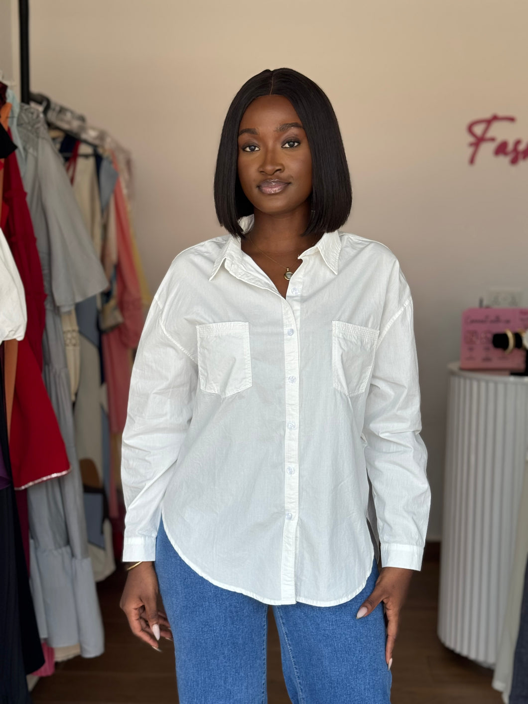 White longsleeves shirt.