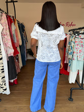 Load image into Gallery viewer, Light blue denim jeans
