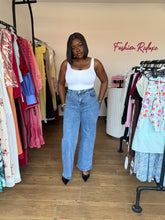 Load image into Gallery viewer, Light blue denim jeans
