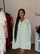 Load image into Gallery viewer, Green and cream longsleeves mini shift dress
