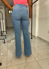Load image into Gallery viewer, Light blue slit Jeans
