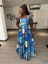 Load image into Gallery viewer, Blue sleeveless maxi patterned dress with pockets
