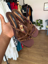 Load image into Gallery viewer, Brown beaded heels

