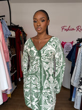 Load image into Gallery viewer, Green resort long sleeves dress
