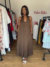 Load image into Gallery viewer, Brown maxi shift dress
