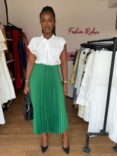 Load image into Gallery viewer, Green satin midi pleated skirt
