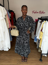 Load image into Gallery viewer, Black and white long sleeves tie waist maxi dress
