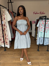 Load image into Gallery viewer, Black sleevess midi dress
