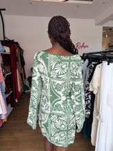 Load image into Gallery viewer, Green resort long sleeves dress

