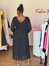 Load image into Gallery viewer, Black longsleeves pleated jumpsuit
