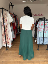 Load image into Gallery viewer, Green maxi pleated skirt
