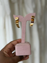 Load image into Gallery viewer, Irregular shaped earrings
