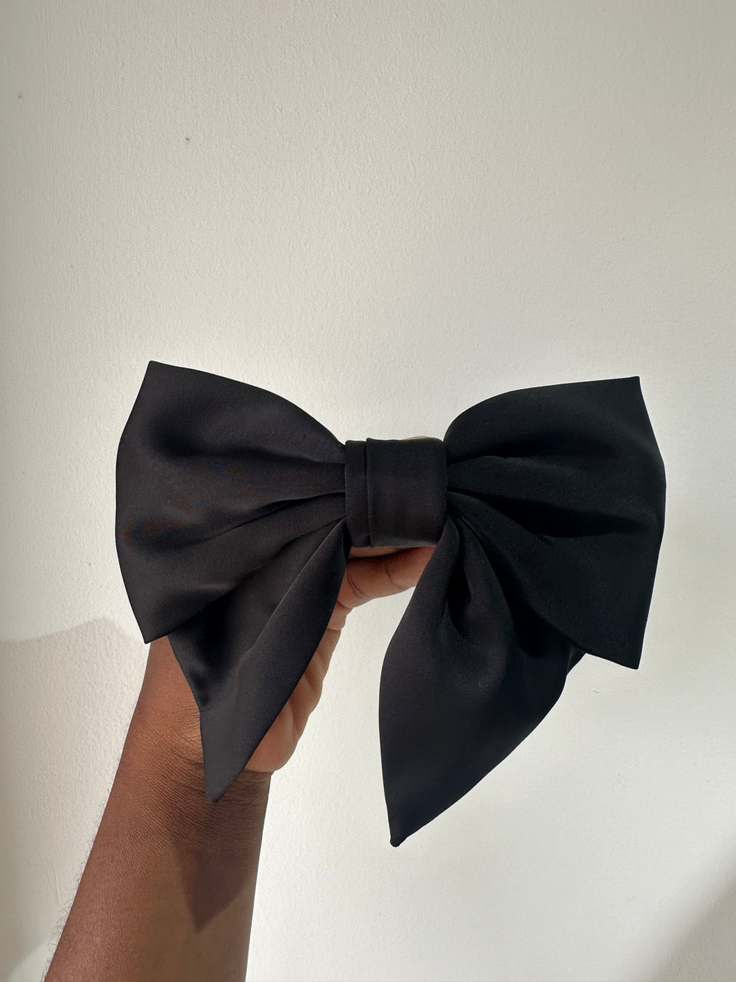 Black bow hair clip