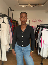 Load image into Gallery viewer, Black ribbed sweater
