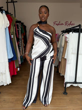 Load image into Gallery viewer, Black and white satin sleeveless two piece
