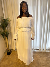 Load image into Gallery viewer, White pleated maxi skirt two piece

