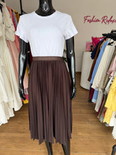 Load image into Gallery viewer, Deep brown midi pleated
