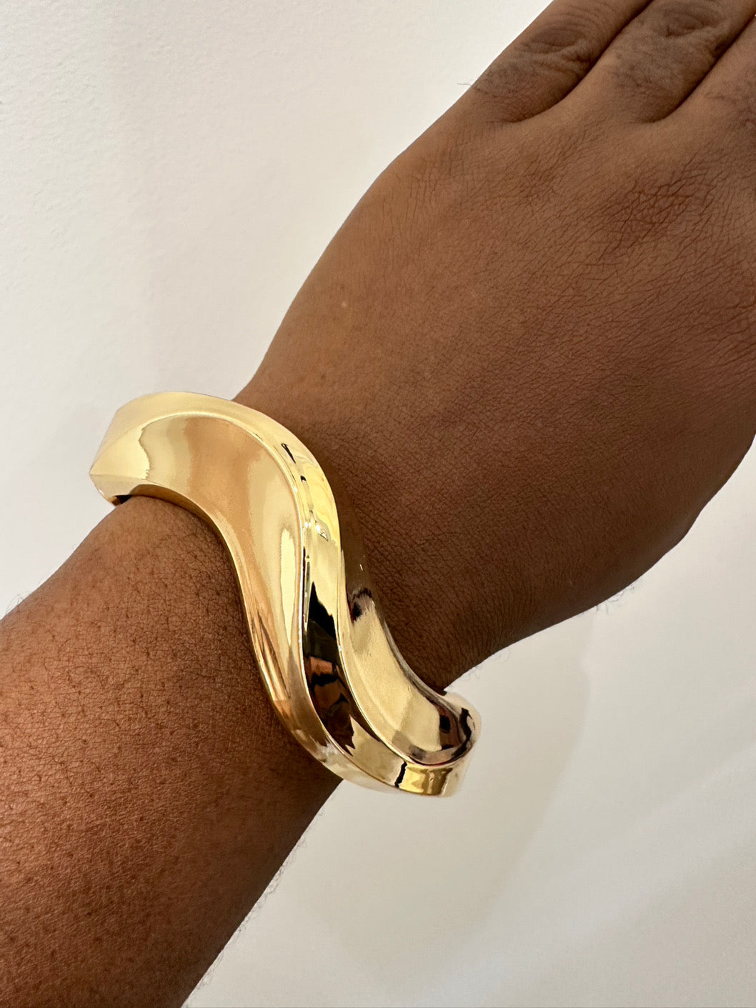 Gold wavy bangle