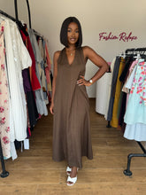 Load image into Gallery viewer, Brown maxi shift dress

