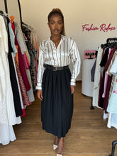 Load image into Gallery viewer, Black midi pleated belted skirt
