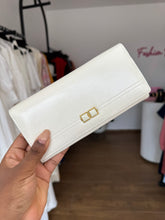 Load image into Gallery viewer, White purse
