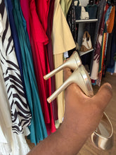 Load image into Gallery viewer, Gold mules

