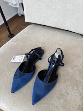 Load image into Gallery viewer, Blue satin pointed flat shoes
