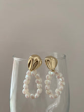 Load image into Gallery viewer, Gold beaded earrings
