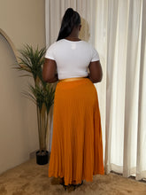Load image into Gallery viewer, Yellow and white polka dot maxi pleated skirt

