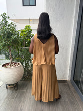 Load image into Gallery viewer, Brown pleated trousers two piece
